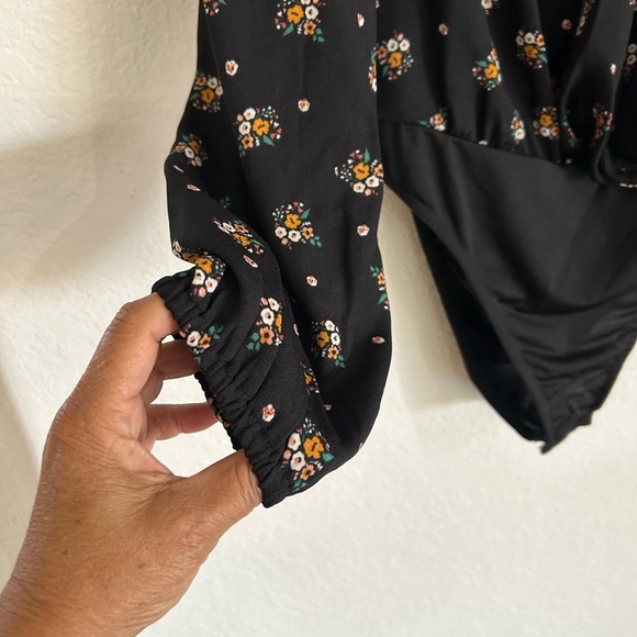 💰PRICE ⬇️
BY DESIGN • Black Floral Bodysuit • sz Large • - Picture 6 of 7